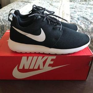 Nike Women’s Roshe One Trainers